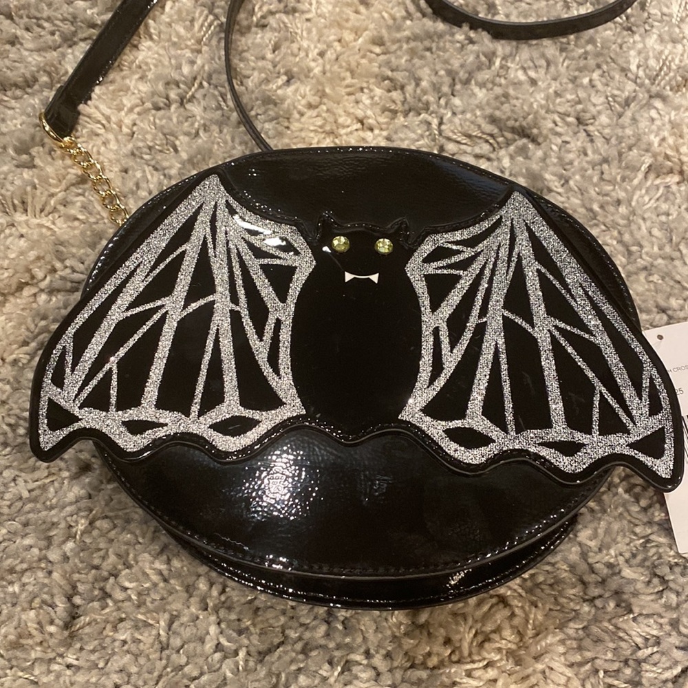 🦇Betsy Johnson “Bat Kitsch” crossbody bag